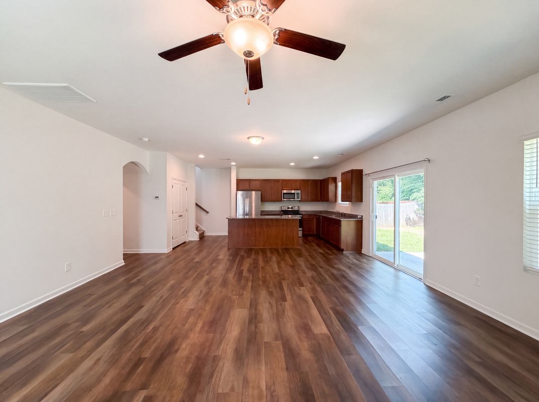 Property photo 3 of 1957 Glenburn Dr