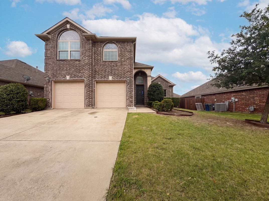 Property photo 1 of 1421 Caruth Ln
