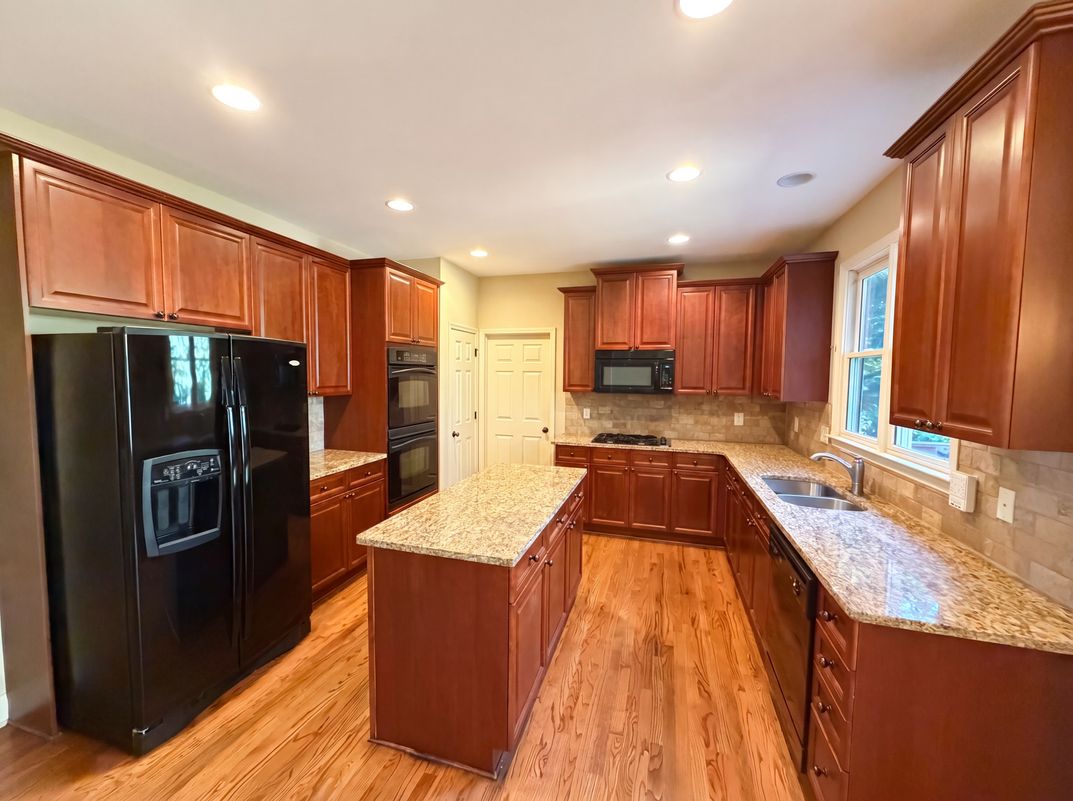 Property photo 2 of 700 Washington Way