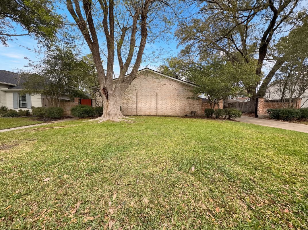 Property photo 1 of 10726 Sugar Hill Dr