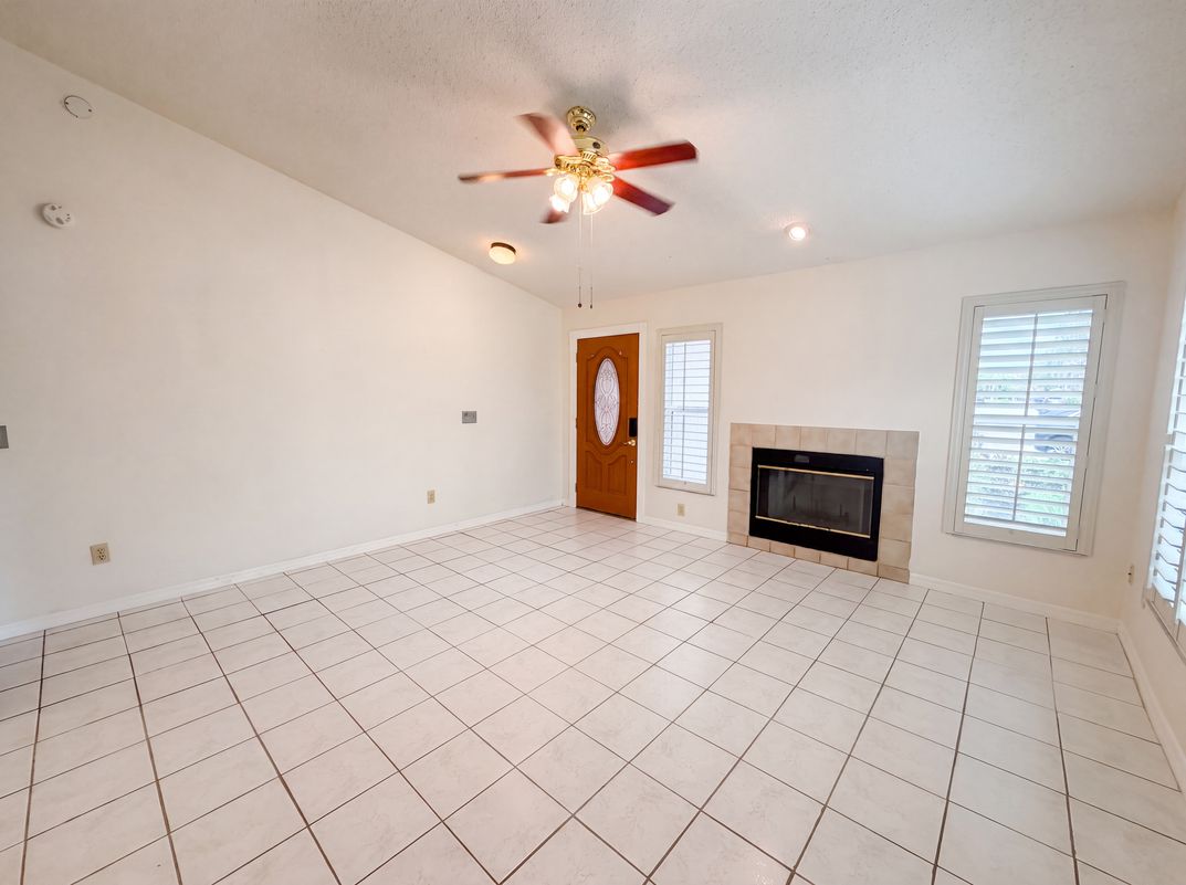 Photo 6 of 17 of 11648 Hidden Hollow Cir, Tampa, FL