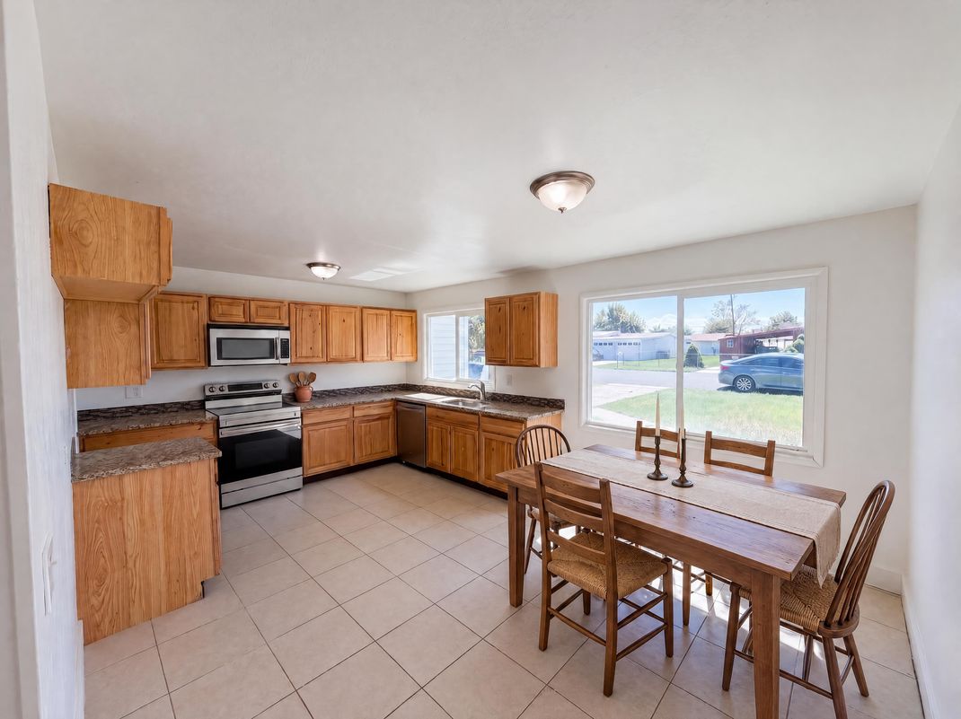 Property photo 2 of 3168 W Lehi Dr