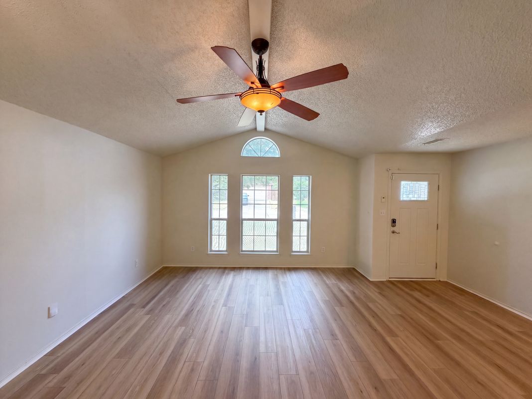 Property photo 3 of 713 Buddy L Dr