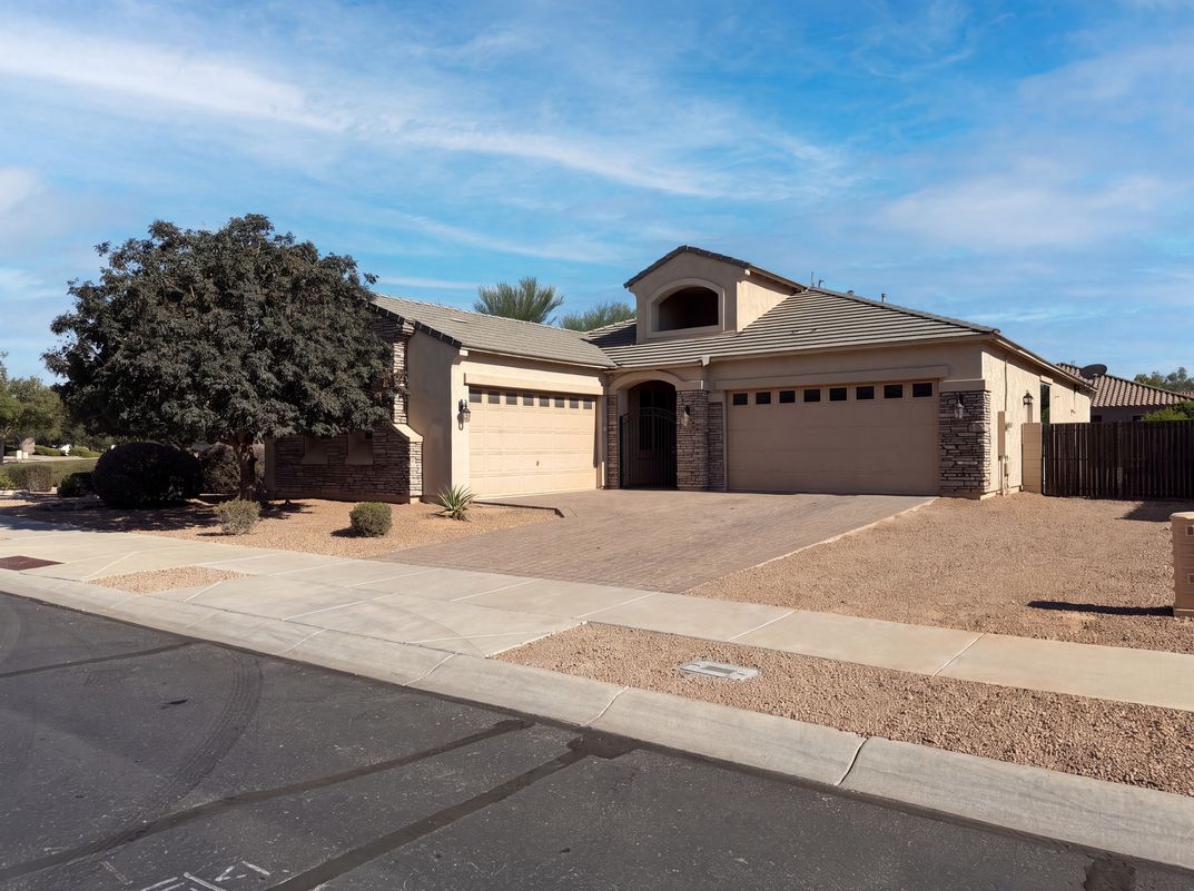Property photo 1 of 19745 E Raven Dr