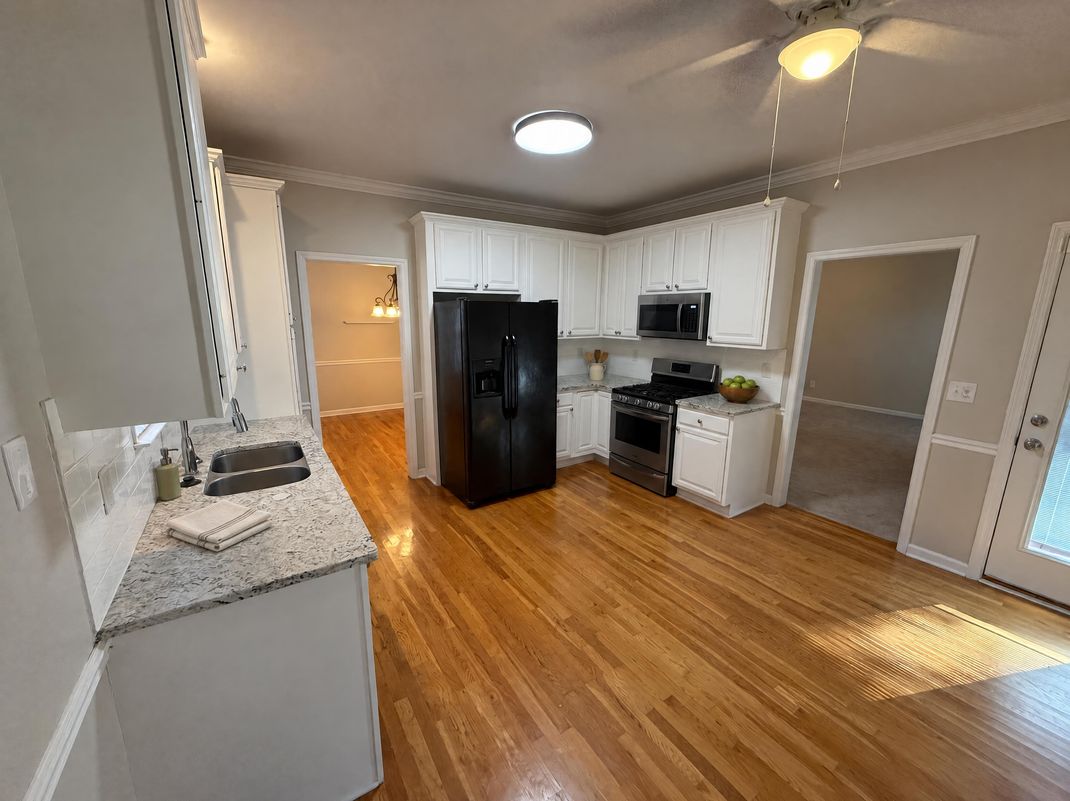 Property photo 3 of 2738 Wales Ct