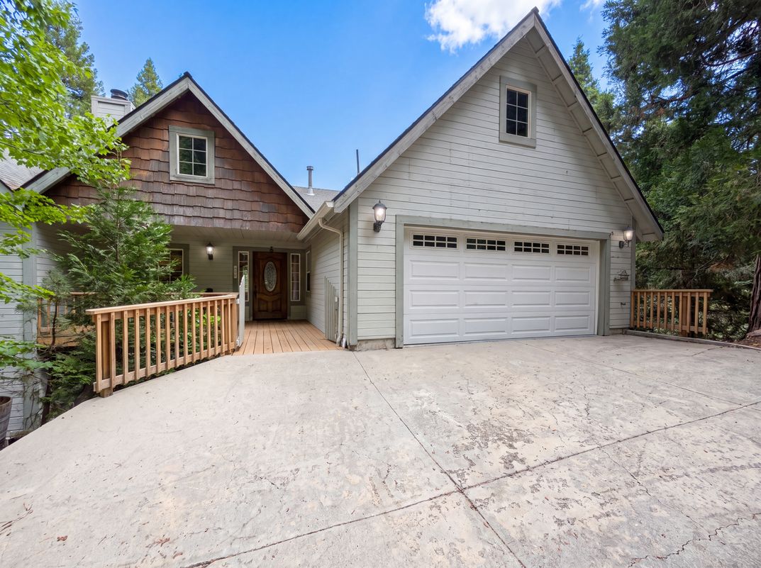 Property photo 1 of 295 Fairway Dr