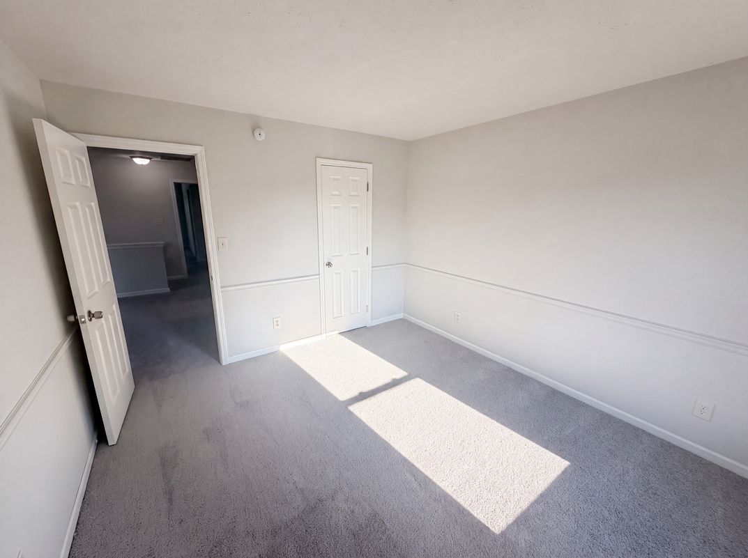 Photo 17 of 26 of 4801 Ossington Ct, Indianapolis, IN