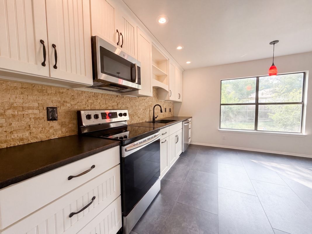 Property photo 2 of 6800 Rebel Grove Dr
