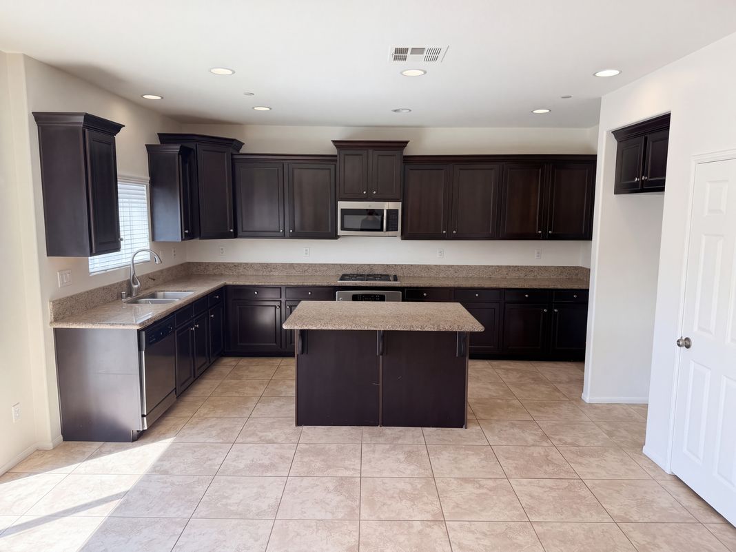 Property photo 2 of 40959 Vauxhall Ct