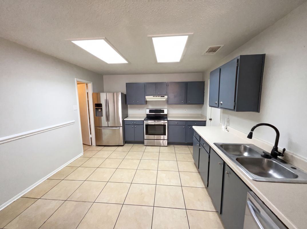 Property photo 2 of 2830 Fisher Field Dr