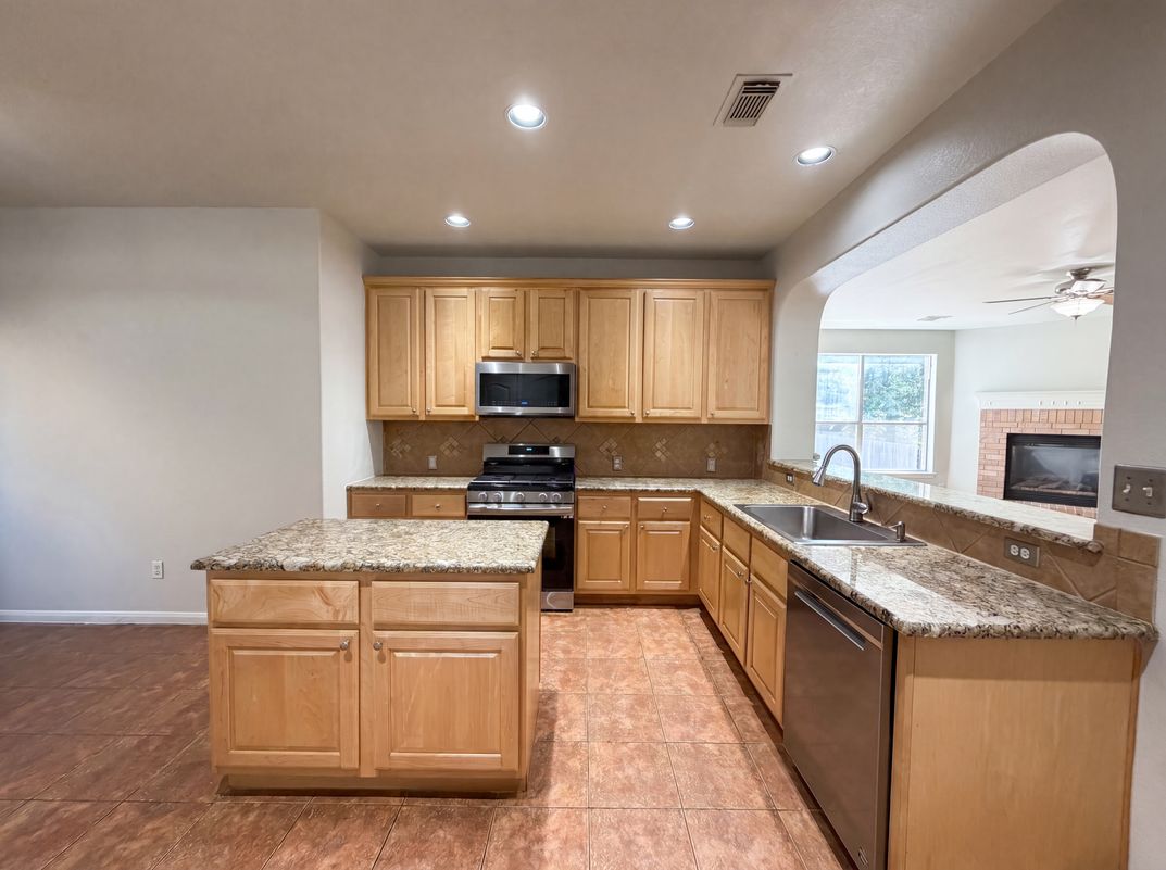 Property photo 2 of 2404 Danciger Ln