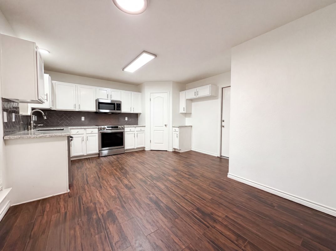 Property photo 2 of 8423 Berry Knoll Dr