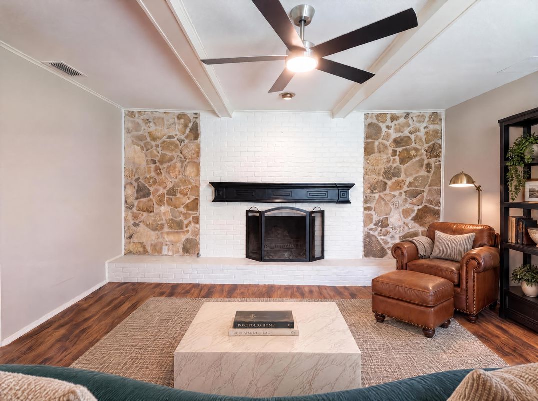 Property photo 3 of 1618 Woodcrest Ln
