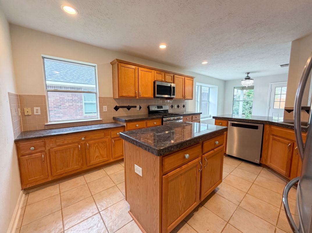 Property photo 2 of 2127 Hannover Way