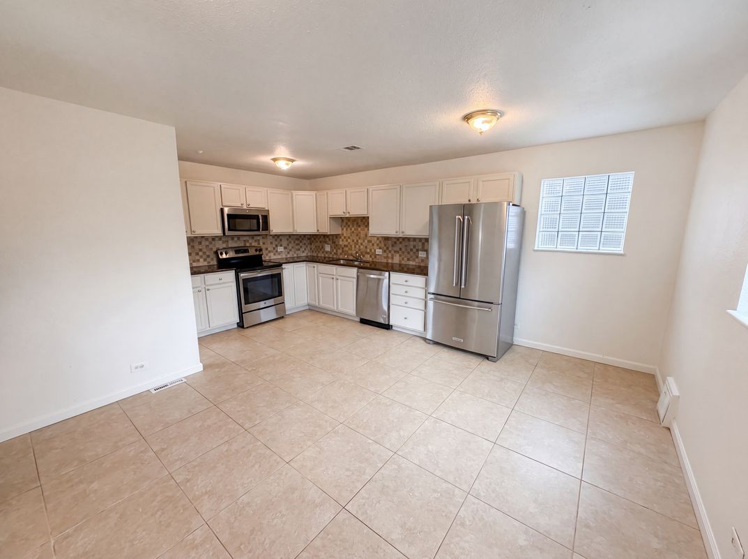 Property photo 2 of 3570 Newport St