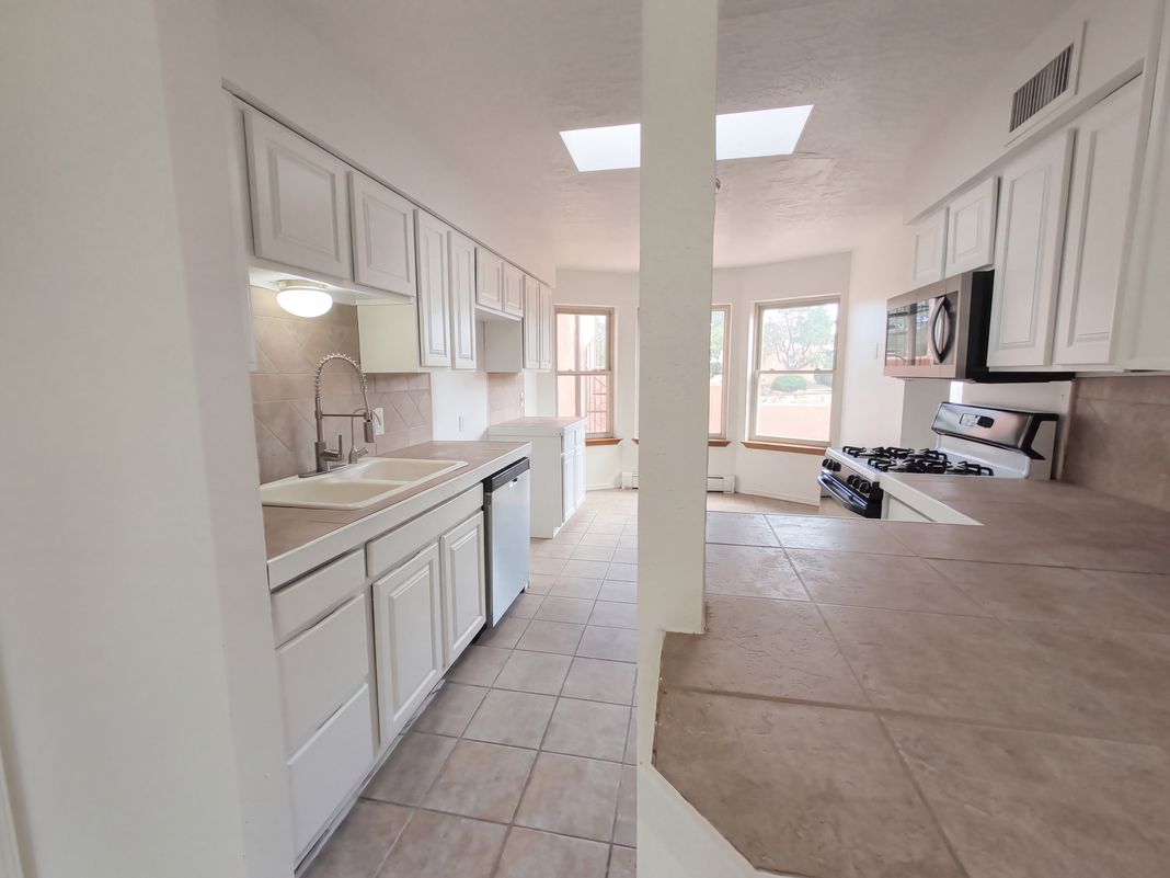 Property photo 2 of 5501 Chapel Dr NW