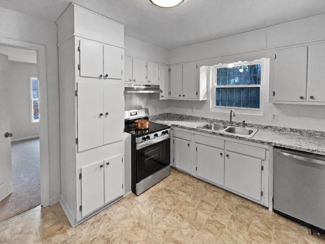 Property photo 2 of 4028 Catalpa Ave