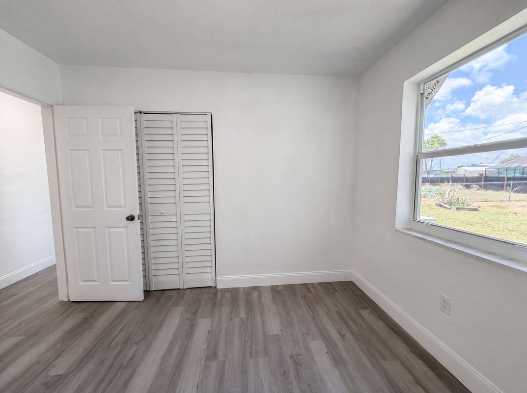 Photo 13 of 26 of 21530 Glendale Ave, Port Charlotte, FL