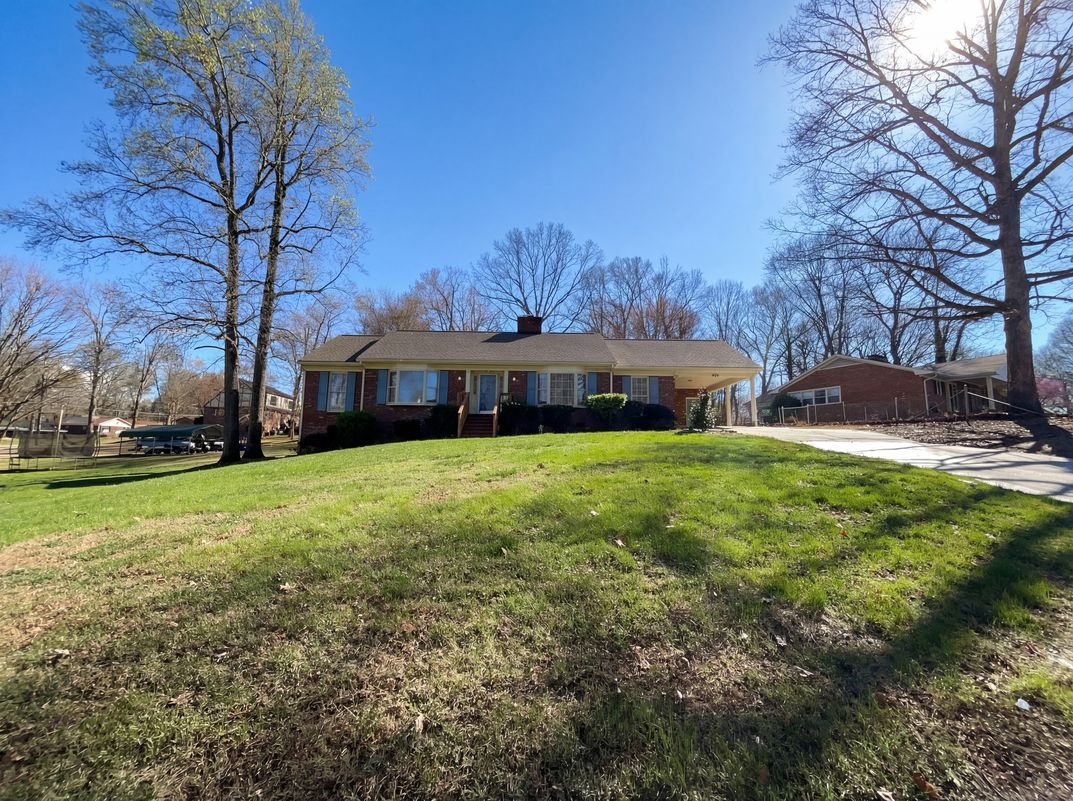 Property photo 1 of 707 Willowmoore Ave