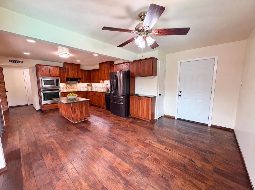 Property photo 2 of 530 Shadowcrest Ln