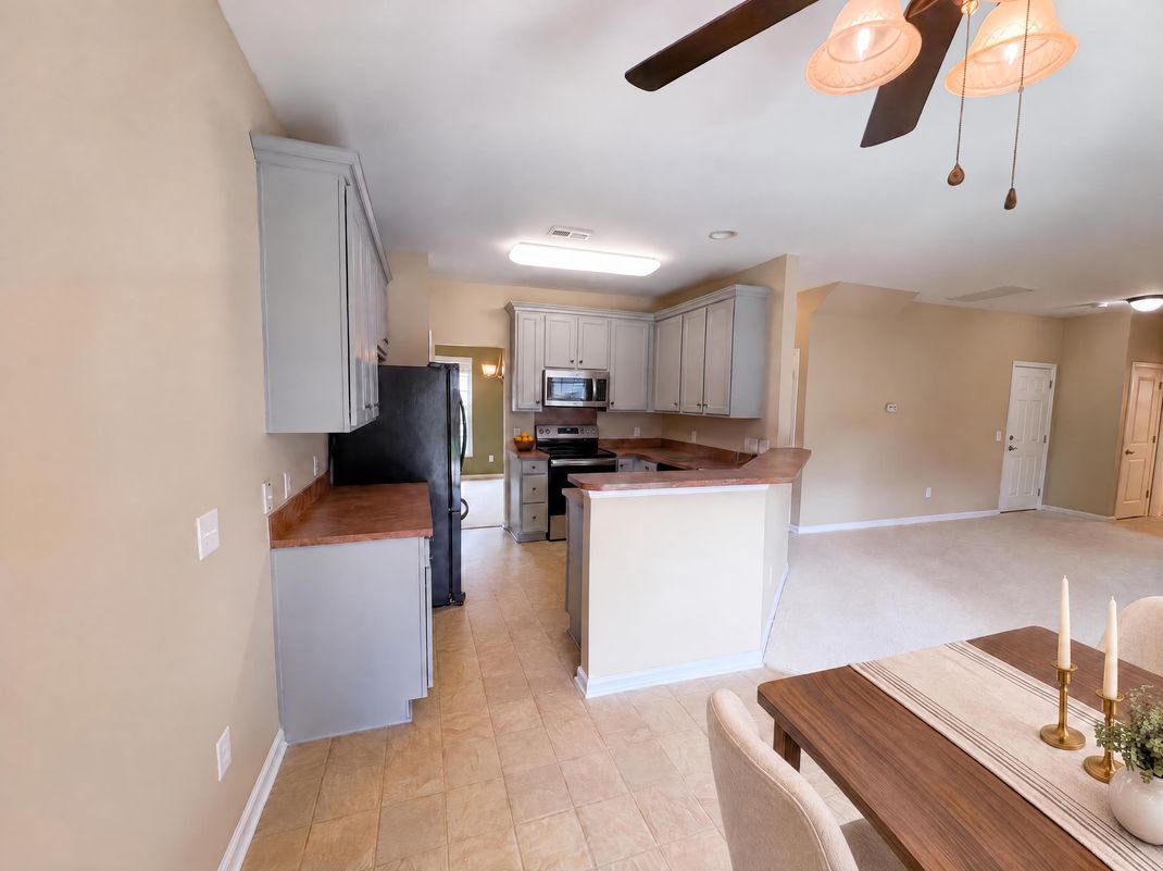 Property photo 2 of 3037 Ellington Dr