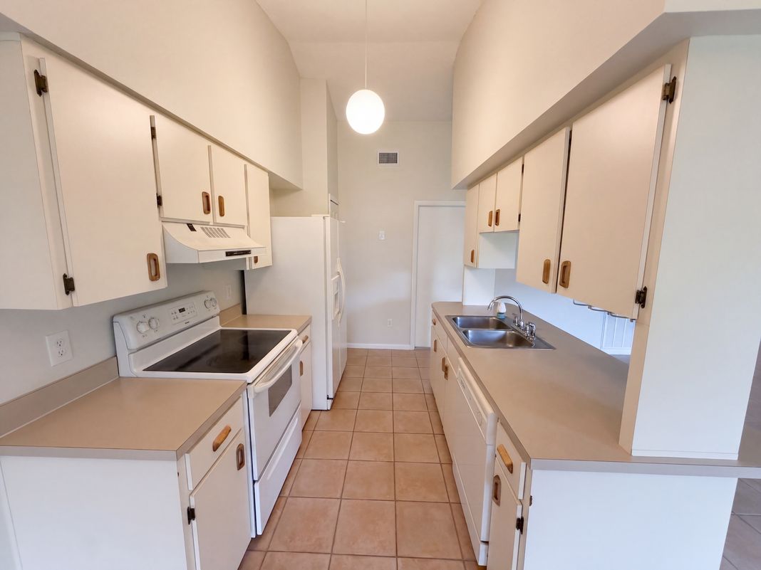 Property photo 2 of 1061 Hunt St NW