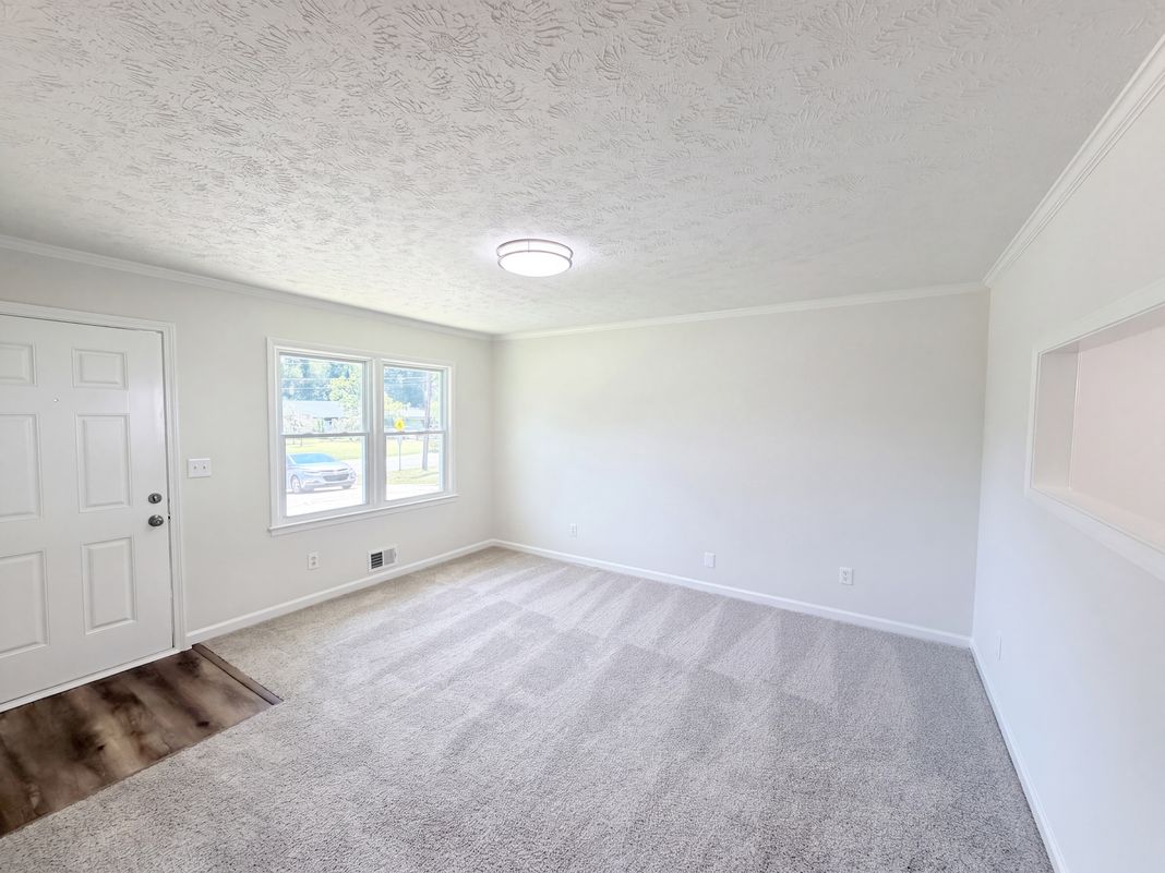 Property photo 3 of 467 Oak Way