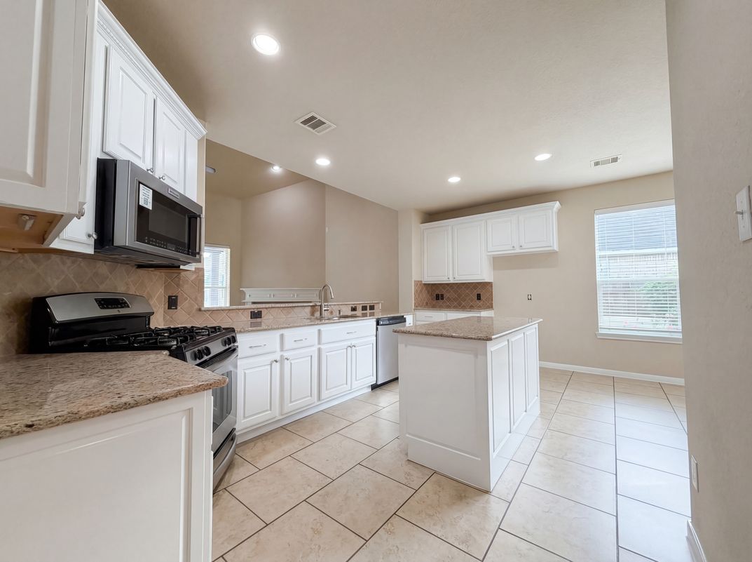 Property photo 2 of 20192 Southwood Oaks Dr