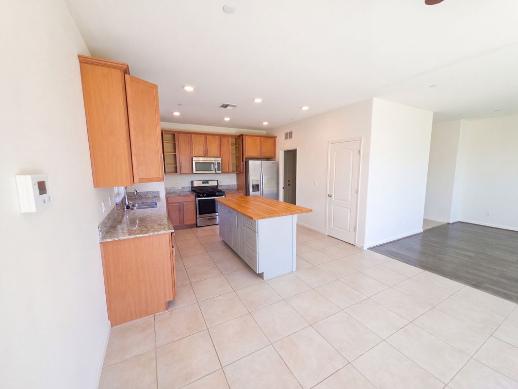 Property photo 2 of 5578 E Eugenia Ave