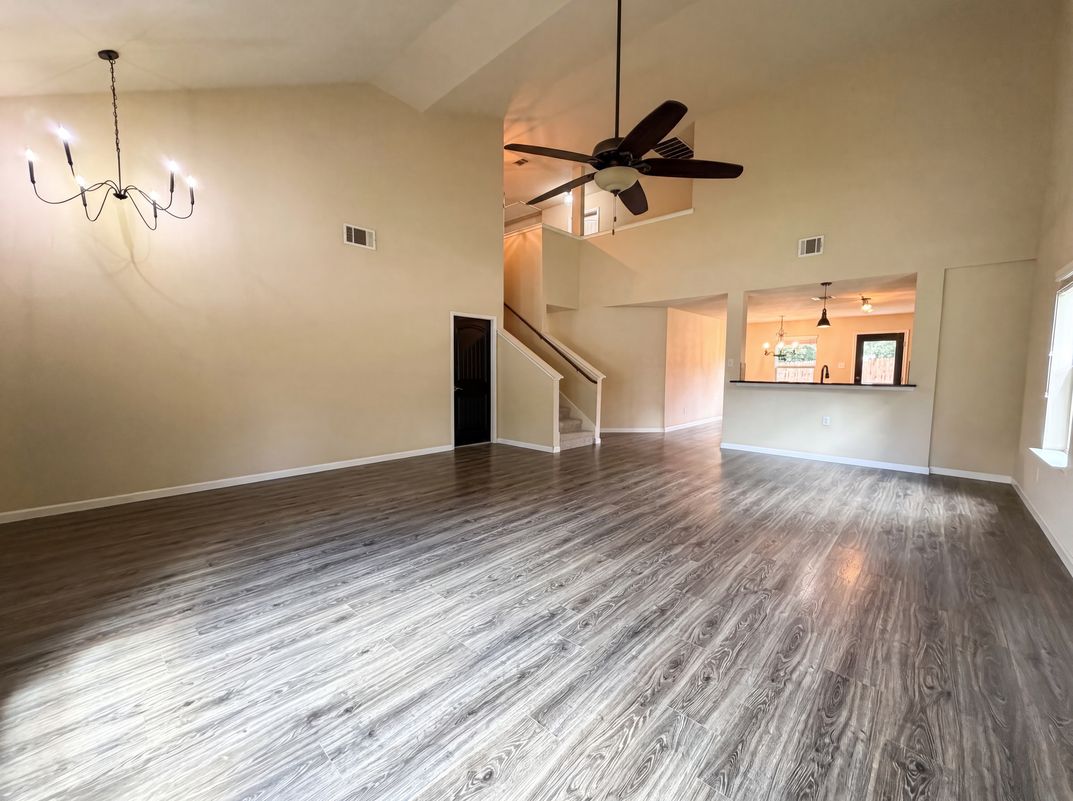 Property photo 3 of 1404 Claire Ln