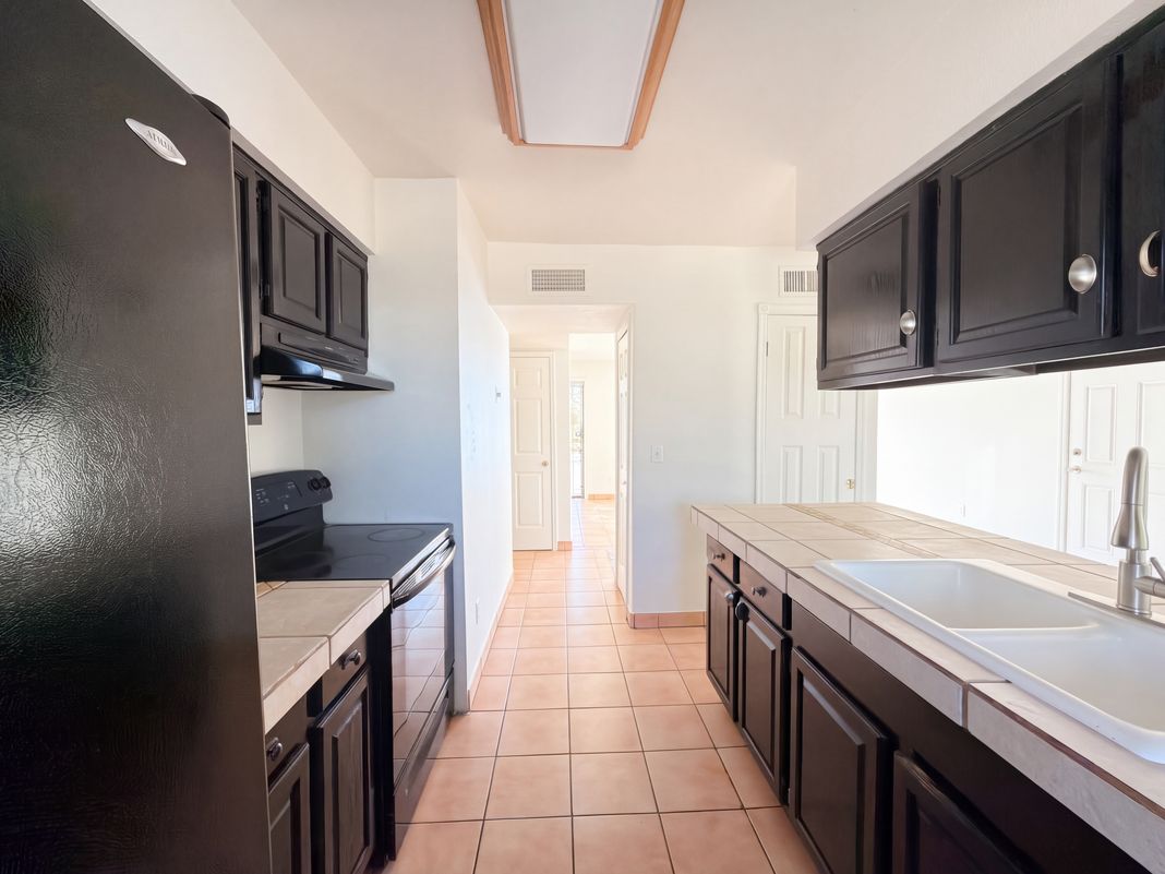 Property photo 2 of 5349 S Greenway Dr
