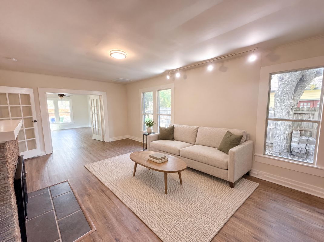 Property photo 3 of 111 S College St