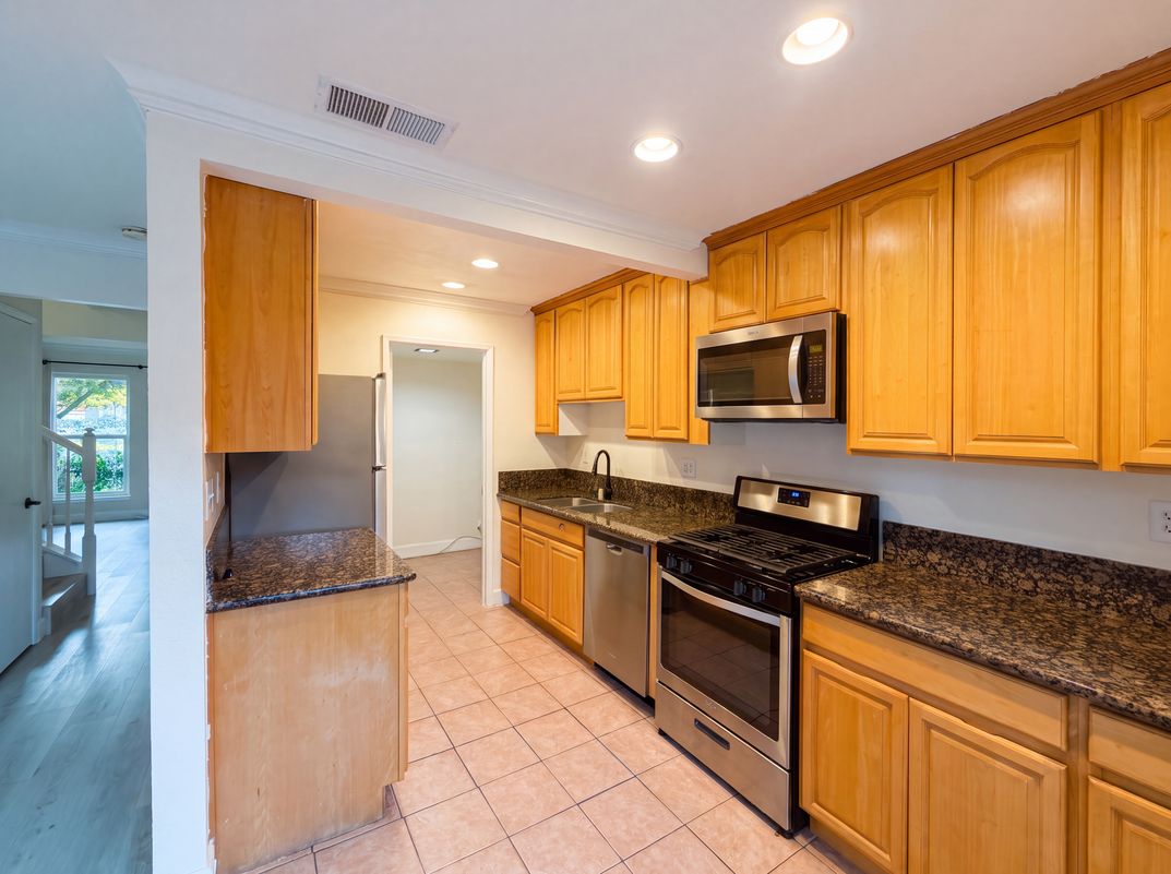 Property photo 2 of 208 Touchstone Pl