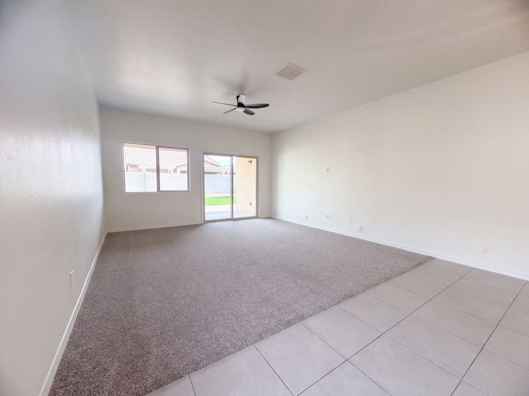 Property photo 3 of 810 W Whistling Thorn Ave