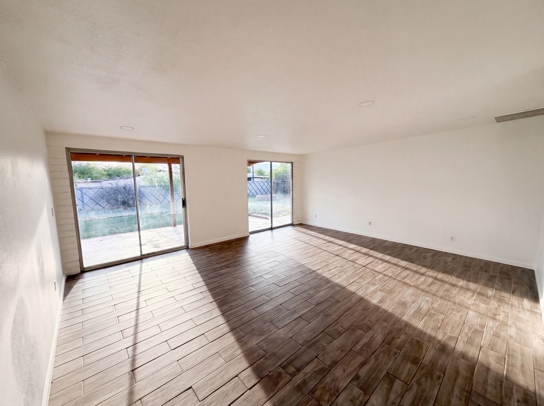 Property photo 3 of 8421 E Balfour Dr