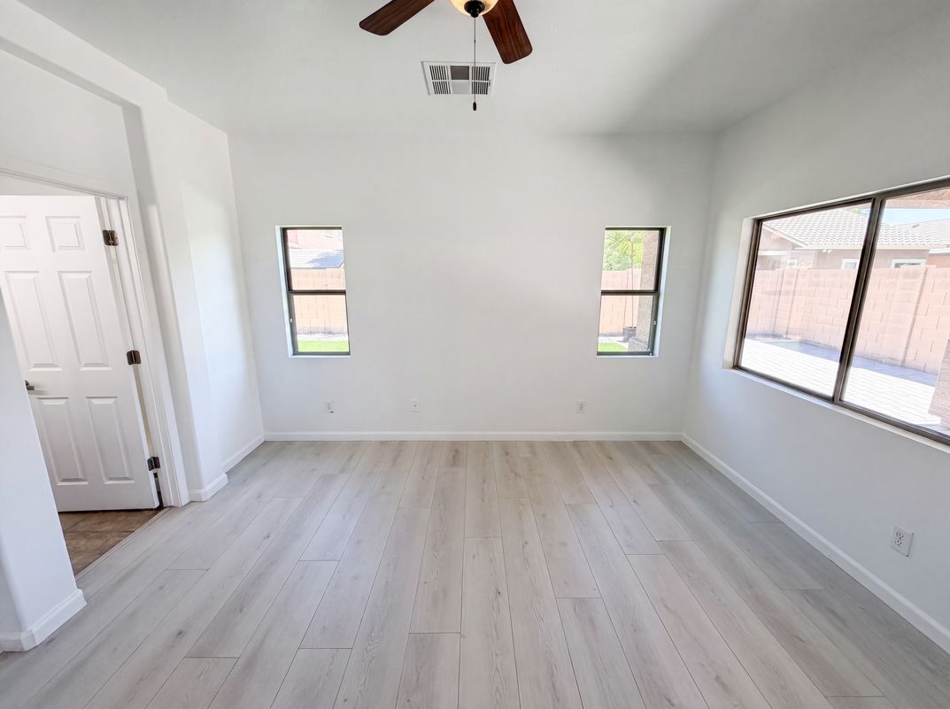 Photo 4 of 27 of 934 E Overlin Dr, Avondale, AZ