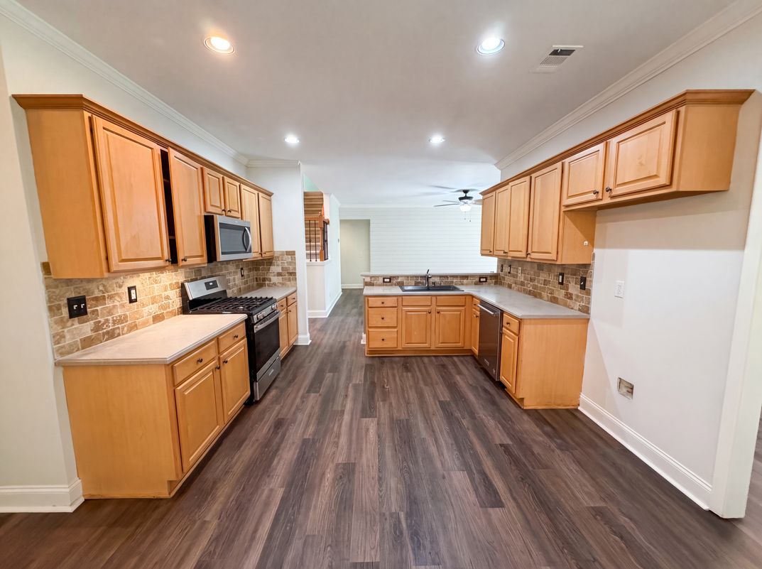 Property photo 2 of 8635 Amsbury Way