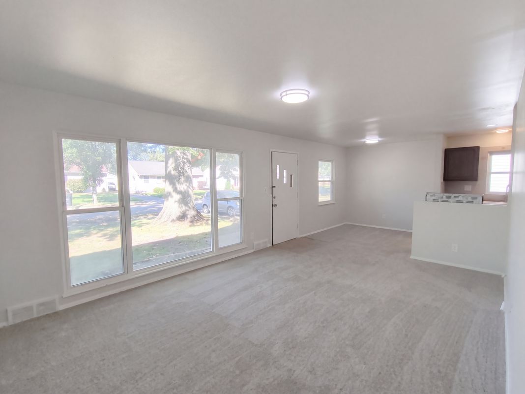 Property photo 3 of 13807 Elsetta Ave