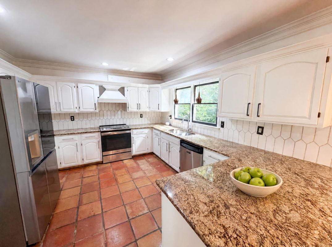 Property photo 2 of 644 Laurel Wood Dr SW