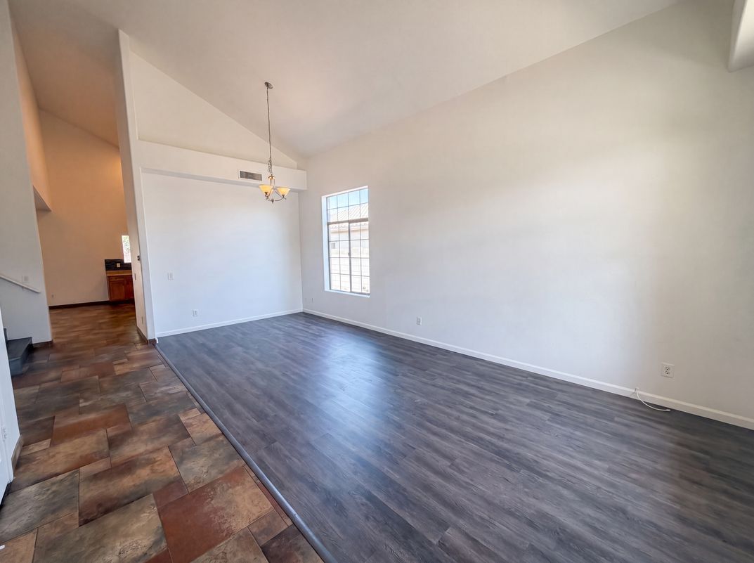 Property photo 3 of 7428 S 15th Dr