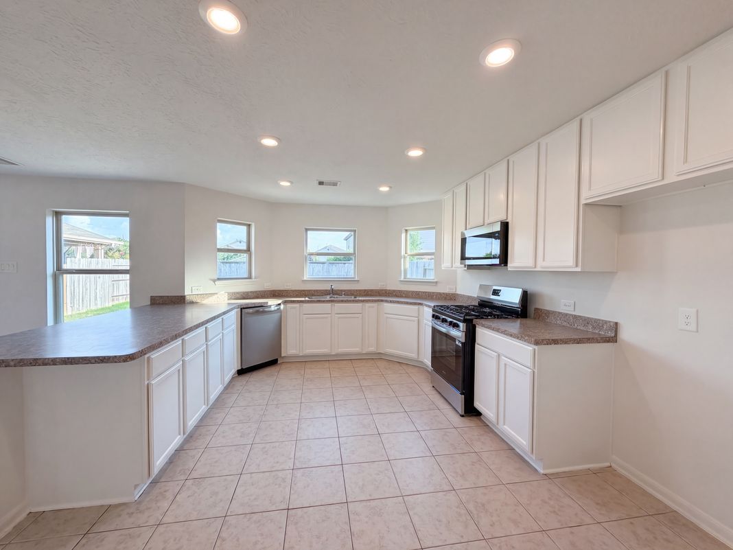 Property photo 2 of 15835 Copper Oak Ln