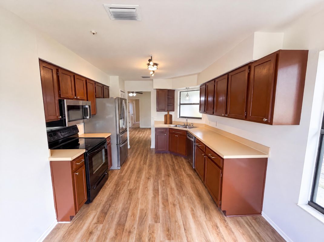 Property photo 2 of 10033 Creekwater Blvd
