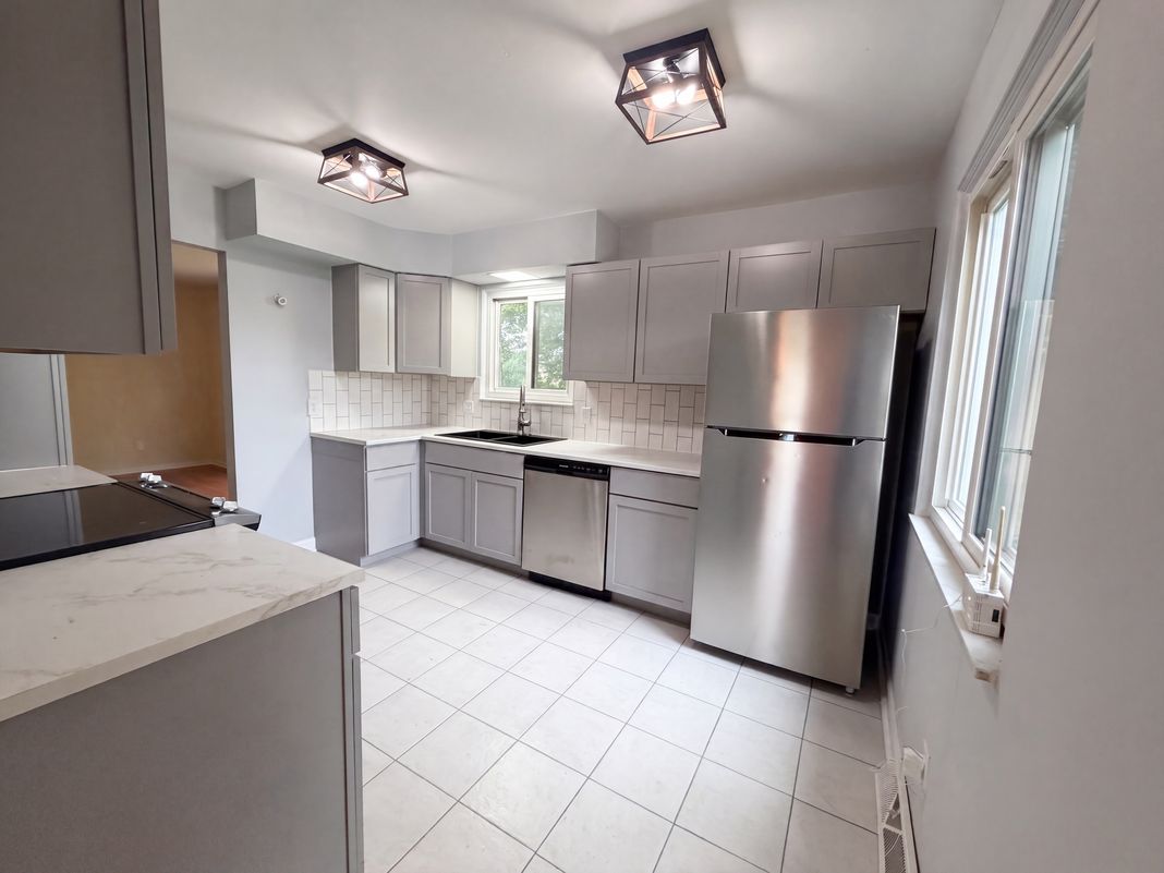 Property photo 2 of 725 Lawson Dr