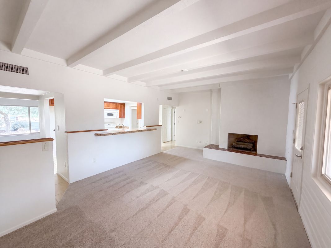 Property photo 3 of 4410 E La Cienega St