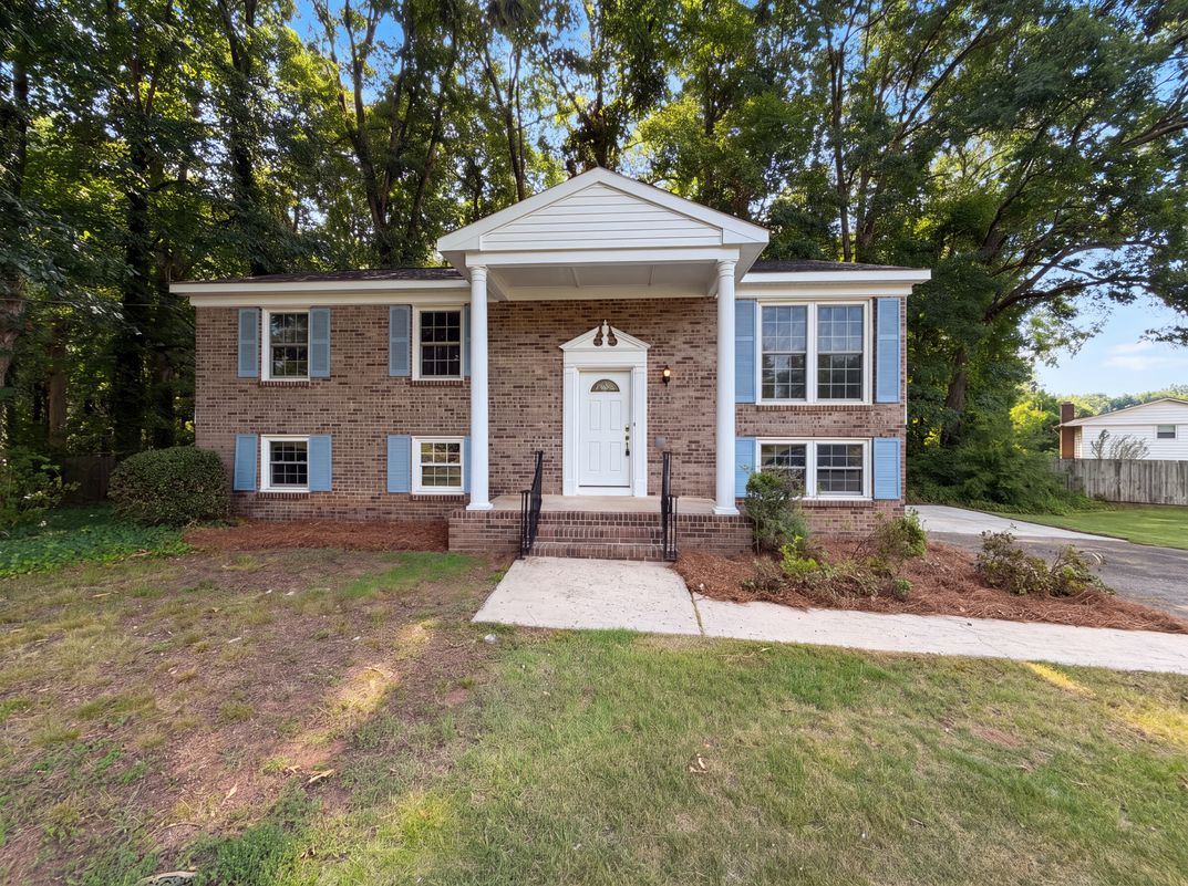 Property photo 1 of 1716 Timberlane St