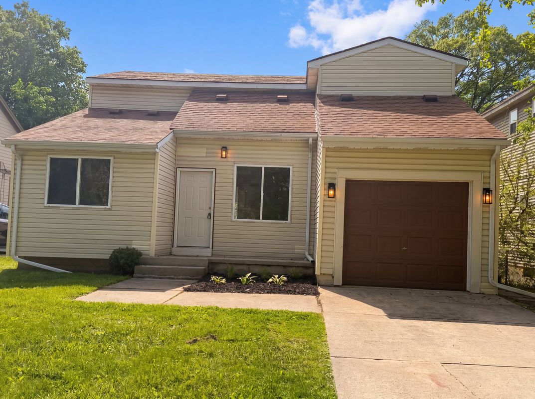 Property photo 1 of 21425 Averhill St