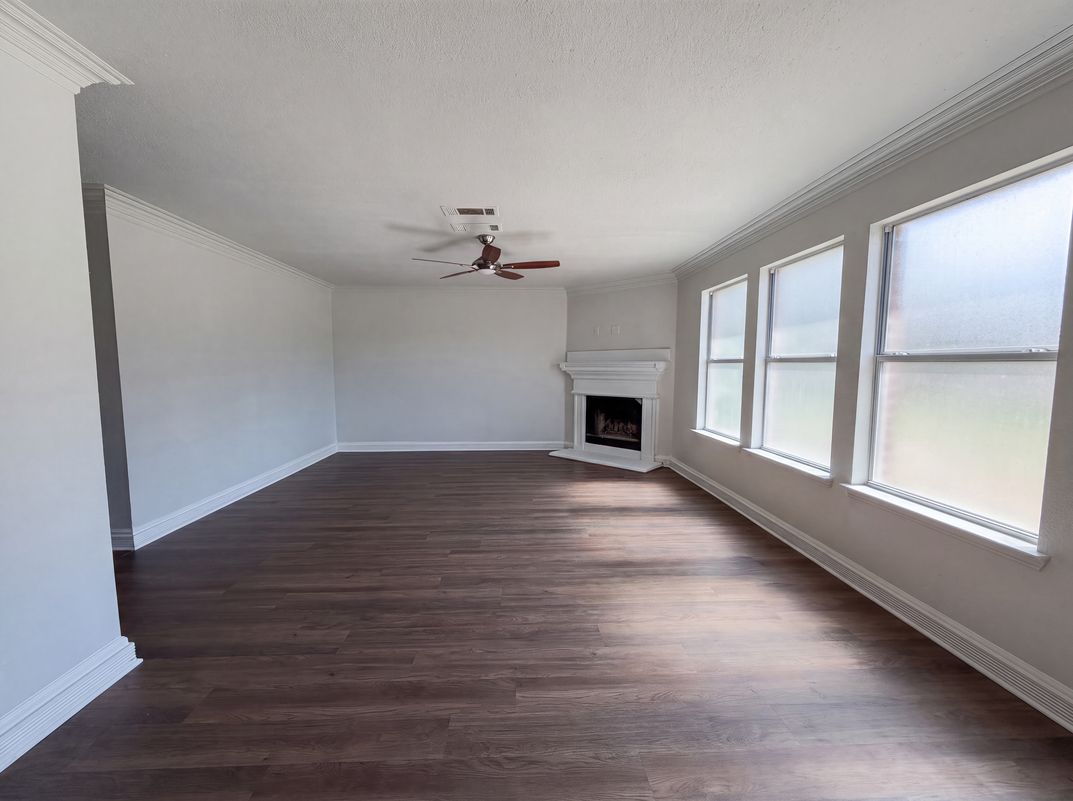 Property photo 3 of 3940 Victory Ct