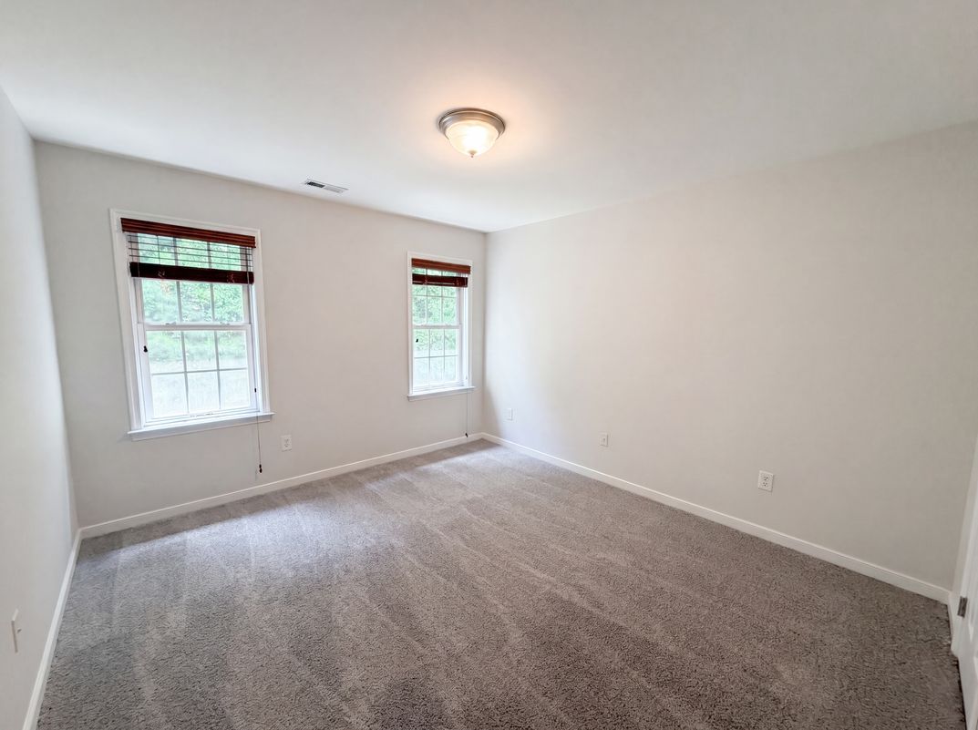 Photo 12 of 26 of 14725 Grand Forest Ct, South Chesterfield, VA