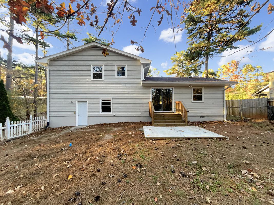 Property photo 1 of 48 Russell Rd