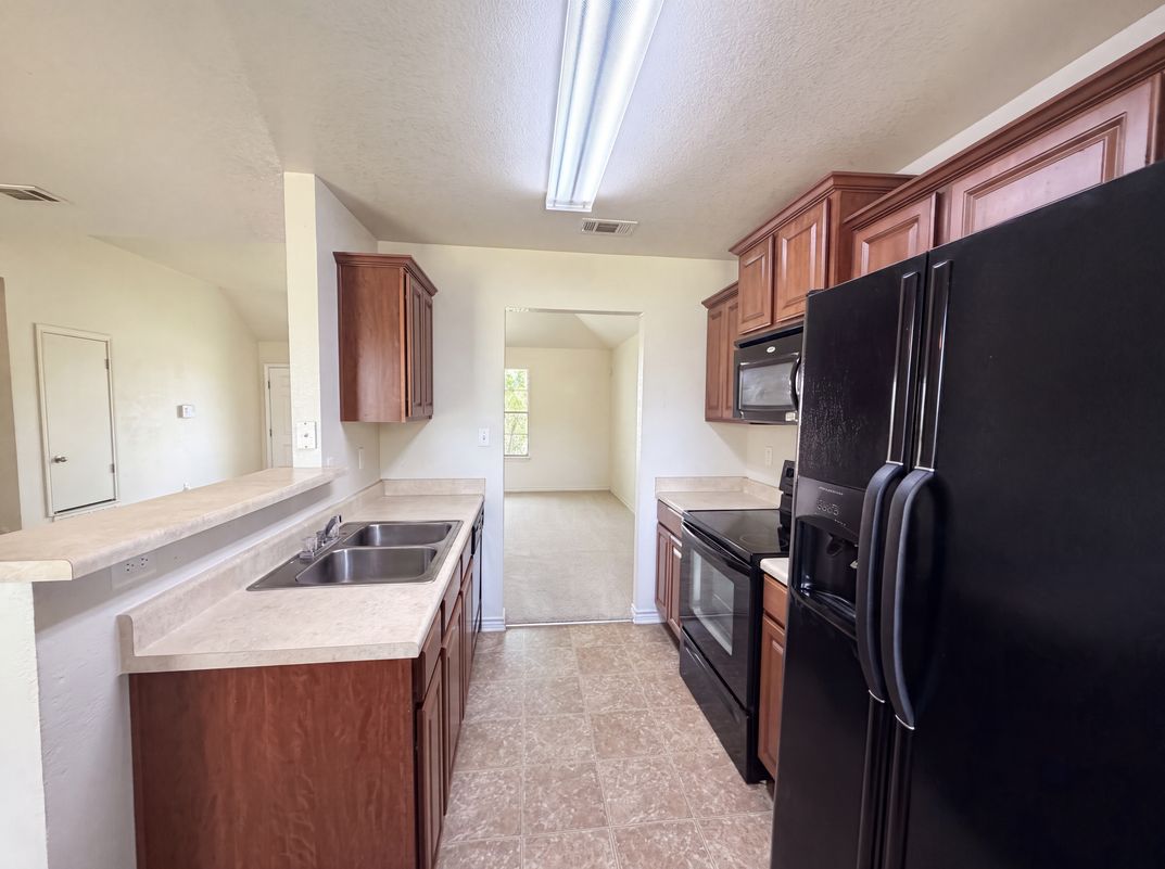 Photo 12 of 16 of 2512 Saulsbury Dr, Temple, TX